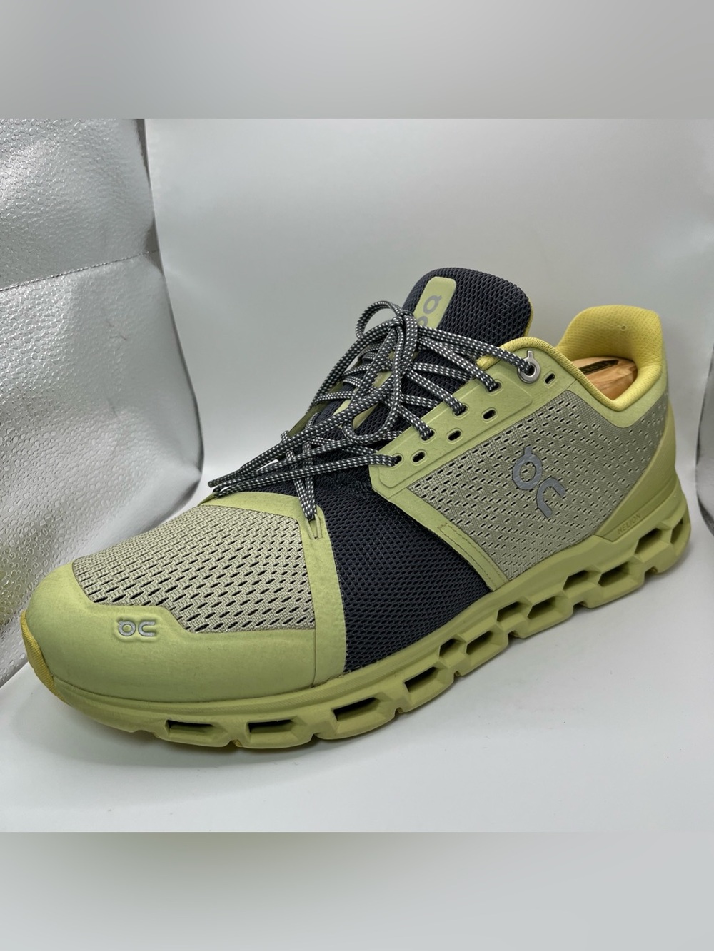 On Cloudstratus Pistachio Grey Running Shoes Cloud Sneakers Men's Size 10.5 EUC